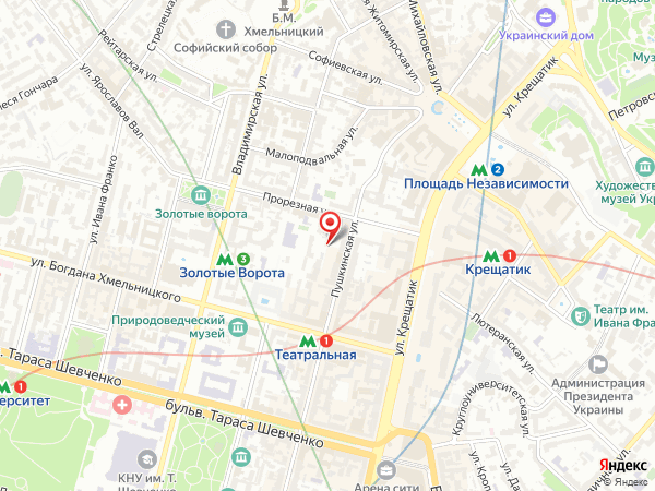 возле линии метро Театральная